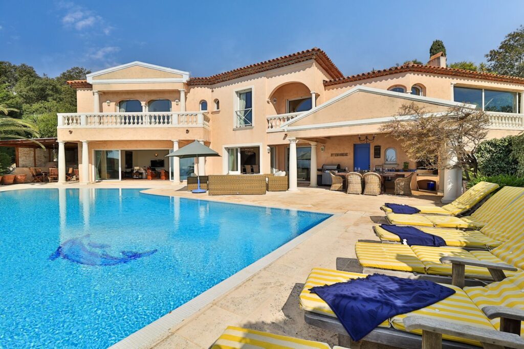 Villa à saint maxime avec piscine et transat