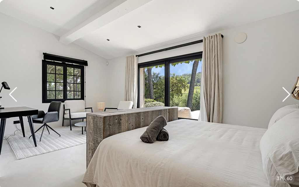 Suite parentale avec vue dégagée sur les collines et lit double, pour un séjour au calme