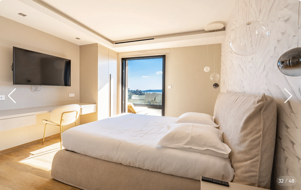 Chambre double avec télé et vue sur la mer