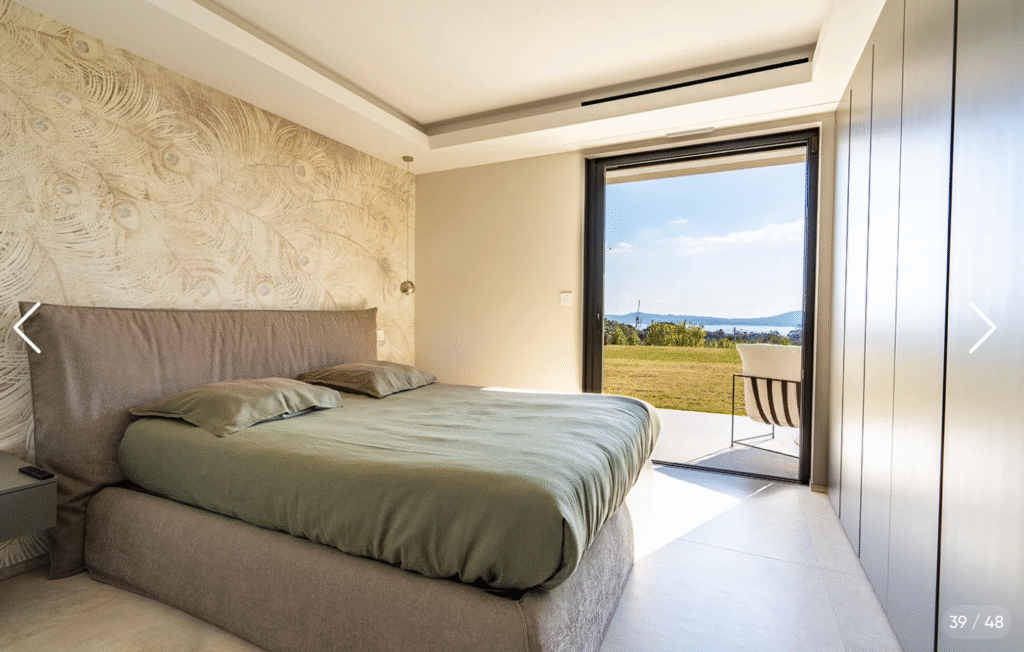 Chambre double avec télé et vue sur la mer