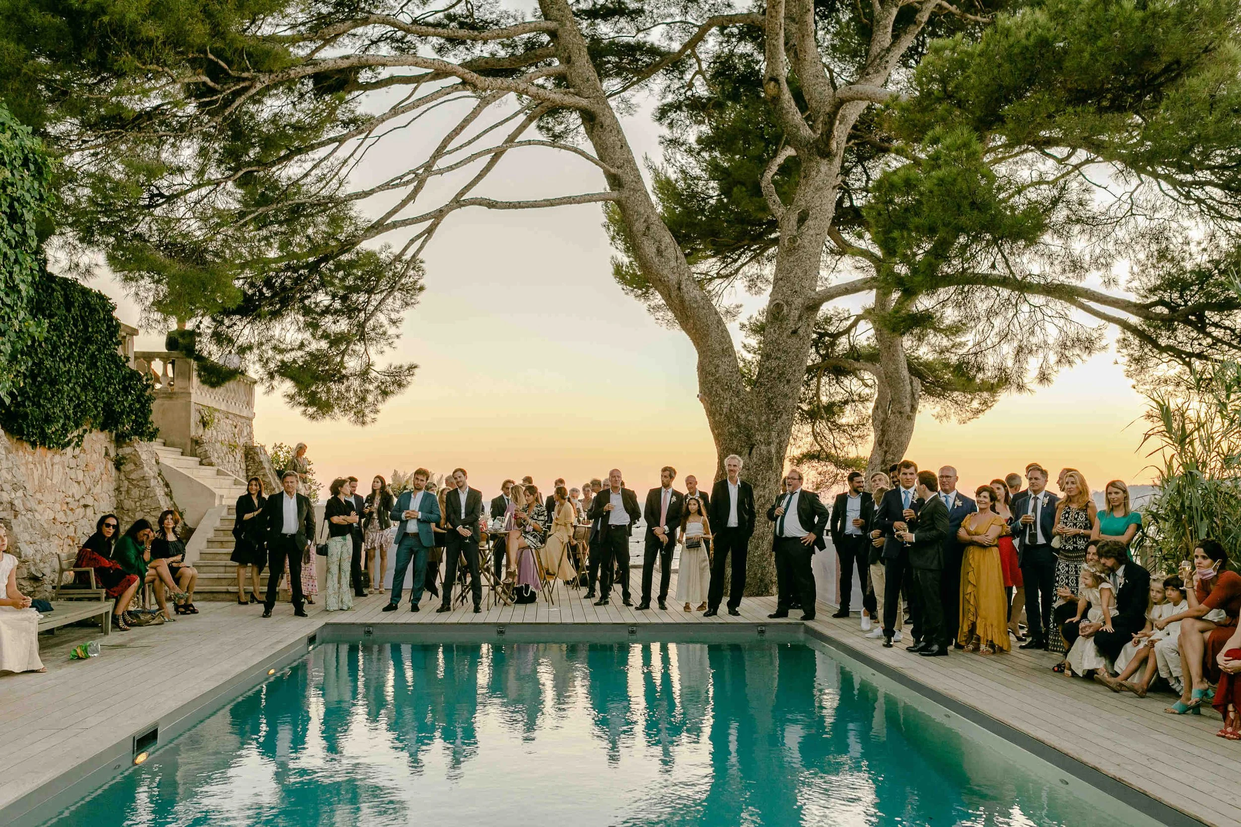 Mariage dans une de nos villas Maison Riviera au bord de la piscine
