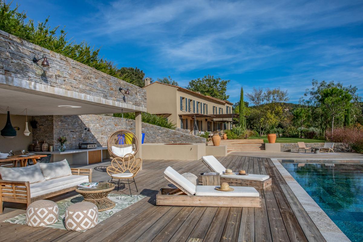 Piscine à débordement de la Villa Azurea face aux îles d’Or