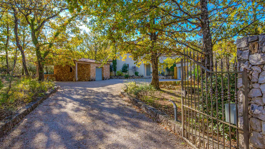 Vue de la Villa des Flots à Porquerolles avec panorama sur la mer turquoise