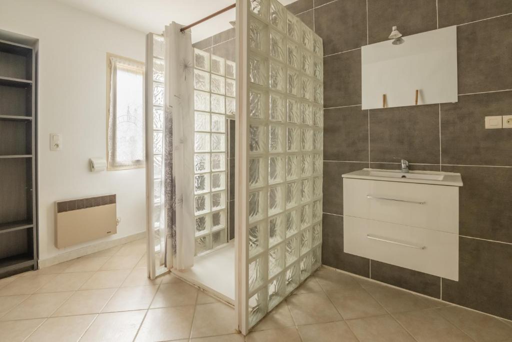 Salle de bain avec douche à l’italienne