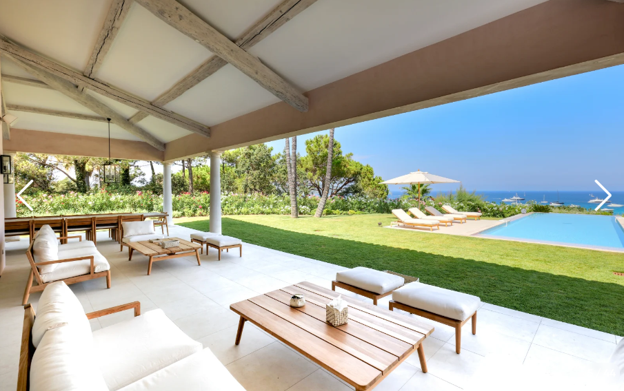 Salon ouvert de la Villa Celestia