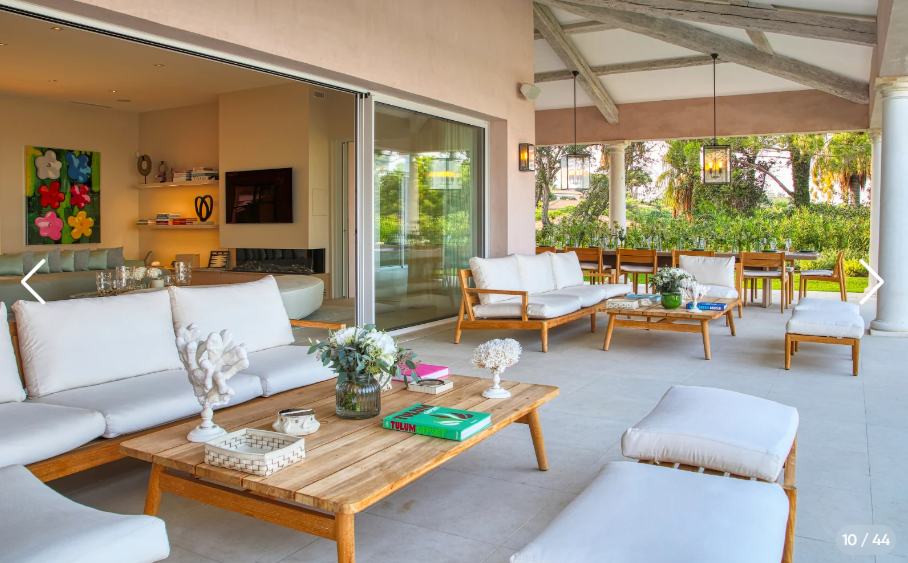 Salon ouvert de la Villa Celestia