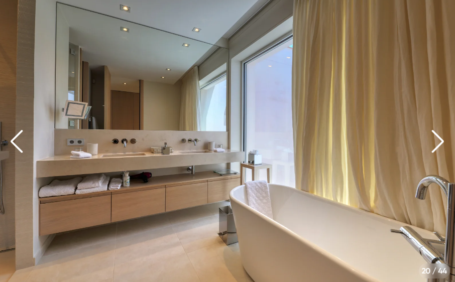 Première salle de bain de la Villa Celestia